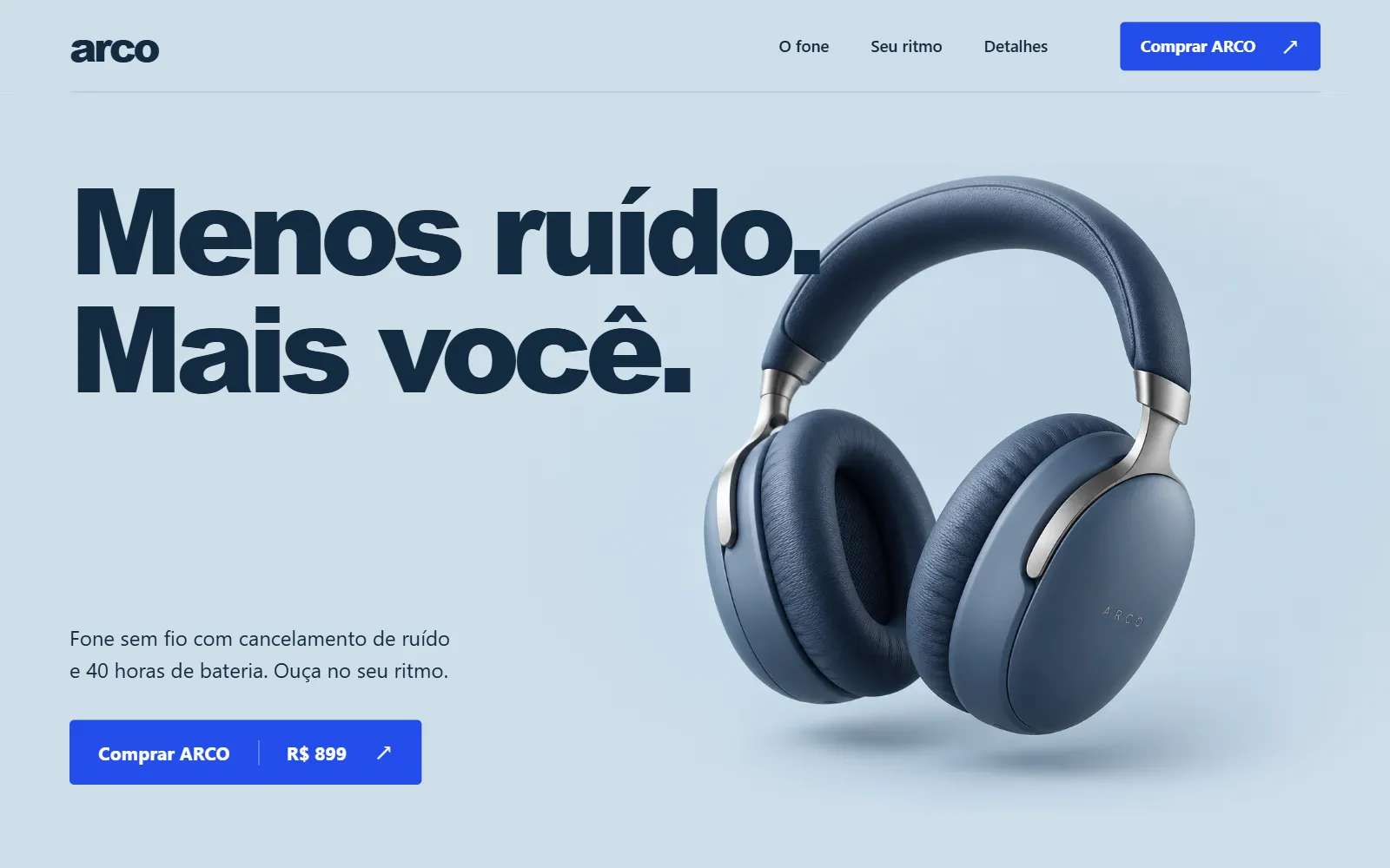 Topo da mesma página criada pelo Codex com as skills: fundo azul-claro, título grande e a foto do fone criada pela IA